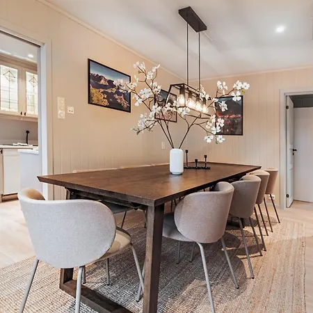 Luxury In The Heart Of Reine, Lofoten Holiday home Reine