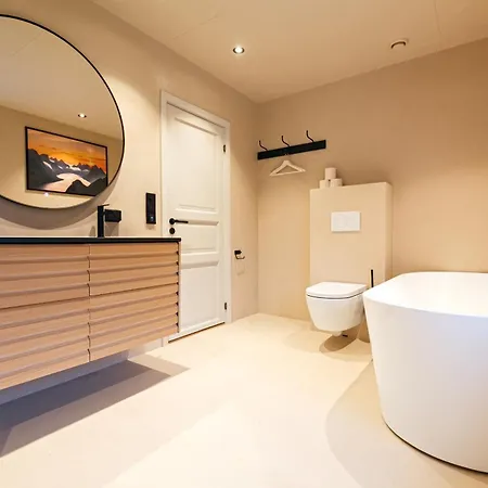 Luxury In The Heart Of Reine, Lofoten Holiday home